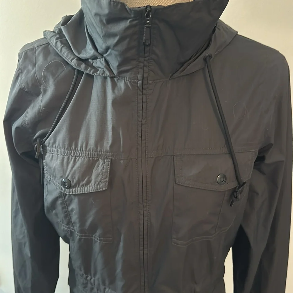 Mountain Hardwear zippered airflow